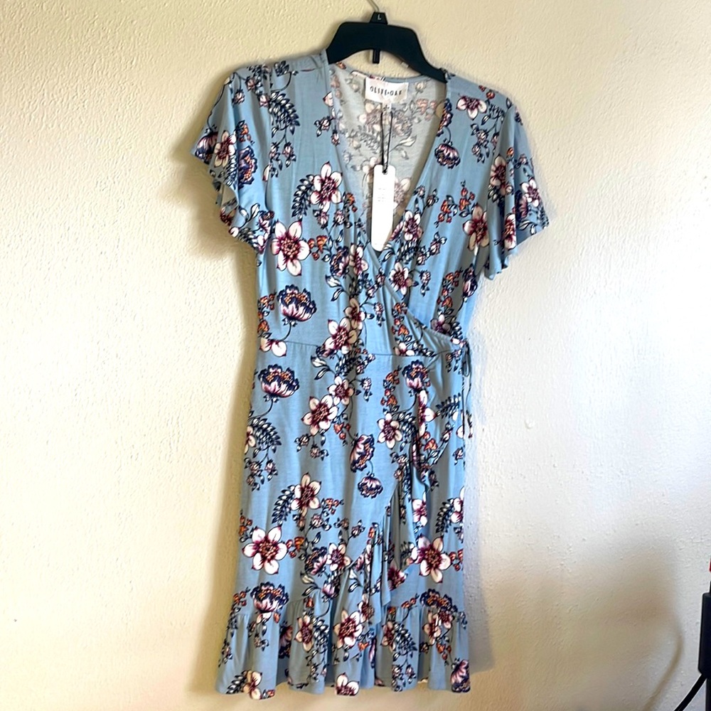 NWT Olive and Oak Wrap Like Floral Sun Dress